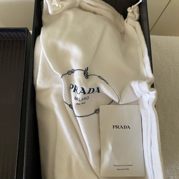 BNIB Prada pumps. Sz 38. Patent leather in a metallic champagne/taupe color. - Picture 8 of 9